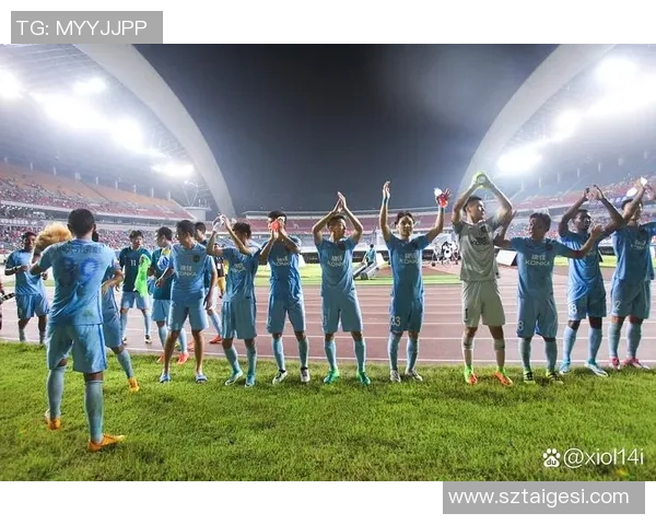 足球明星精彩瞬间引爆全场观众热情尽享激情四射的绿茵盛宴